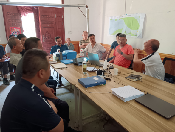 e749fbe05903b43528de67367fc1bde7.png 陜西地礦綜合隊(duì)銀洞溝重晶石礦普查項(xiàng)目通過集團(tuán)公司野外驗(yàn)收30.png